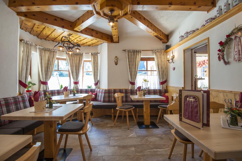 Hotel-Restaurant Burgblick Дорфгаштайн Экстерьер фото