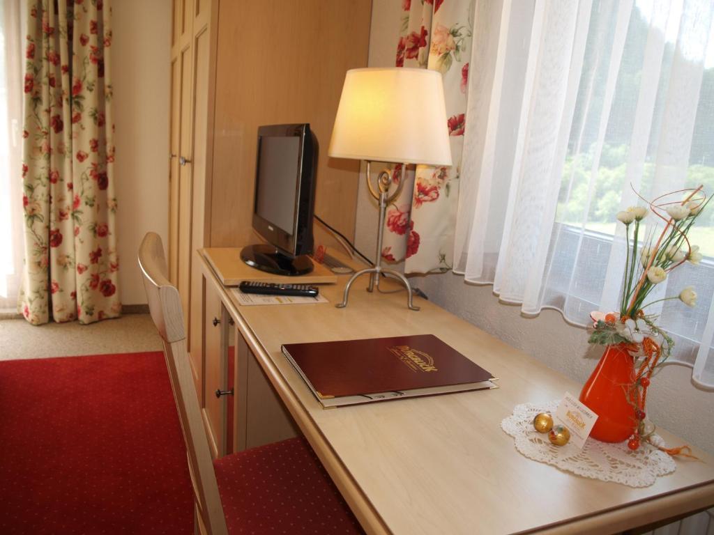 Hotel-Restaurant Burgblick Дорфгаштайн Экстерьер фото